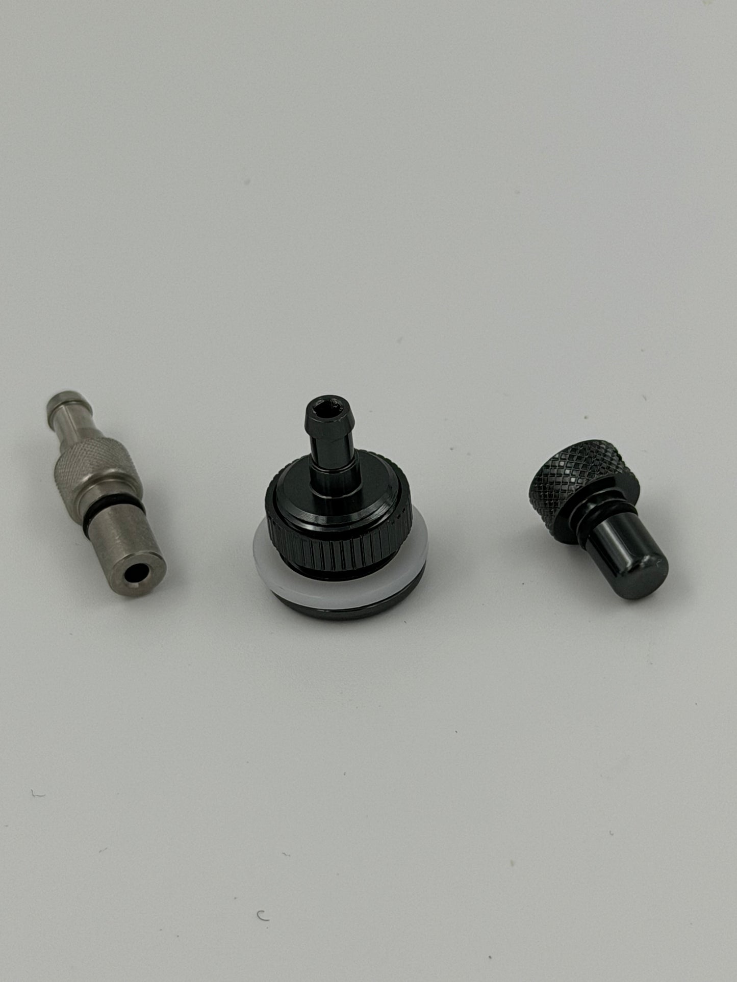 Fuselage vent kit assembly - including bung and taxi tank male fitting