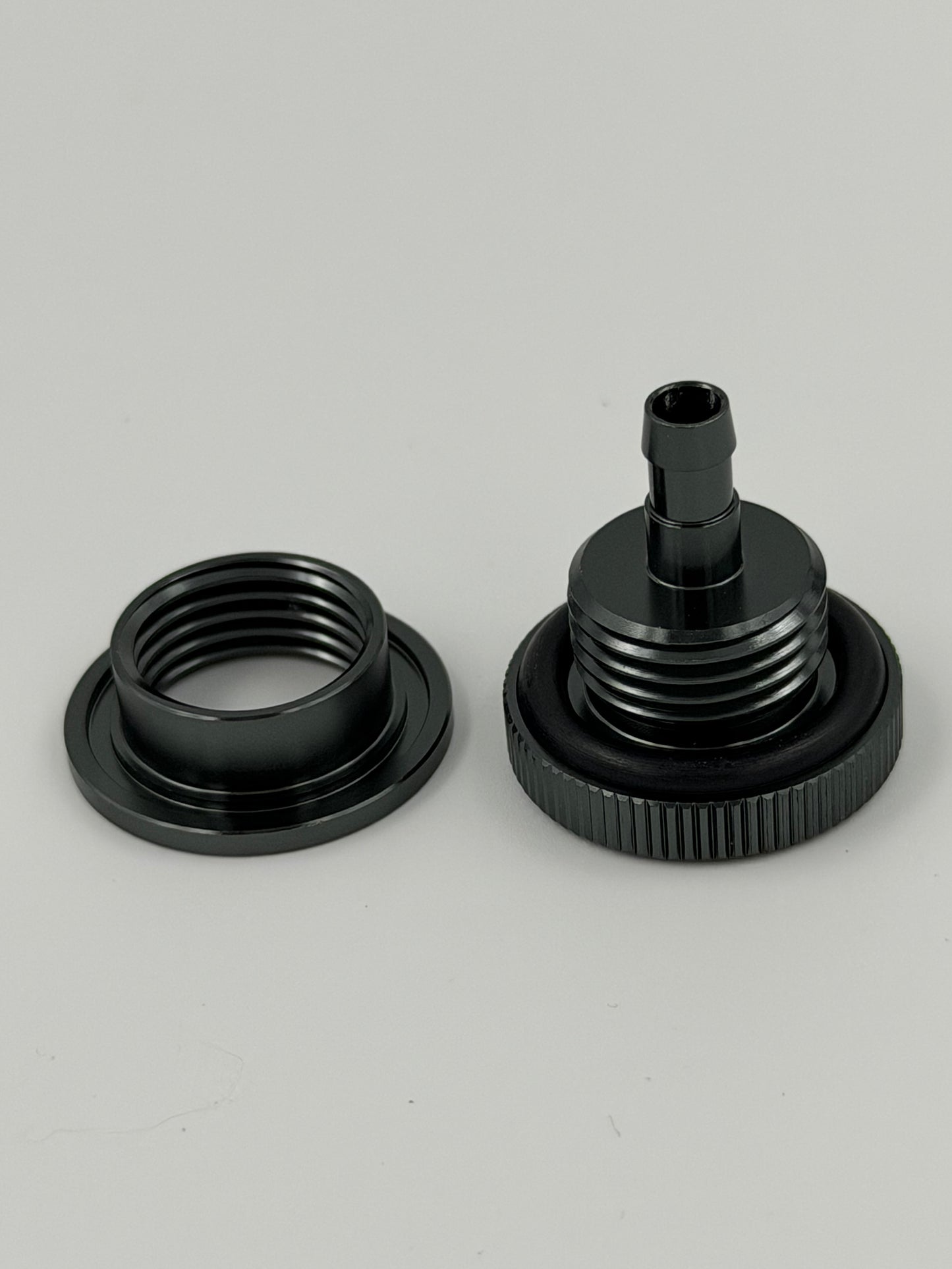 Fuel tank bulkhead insert
