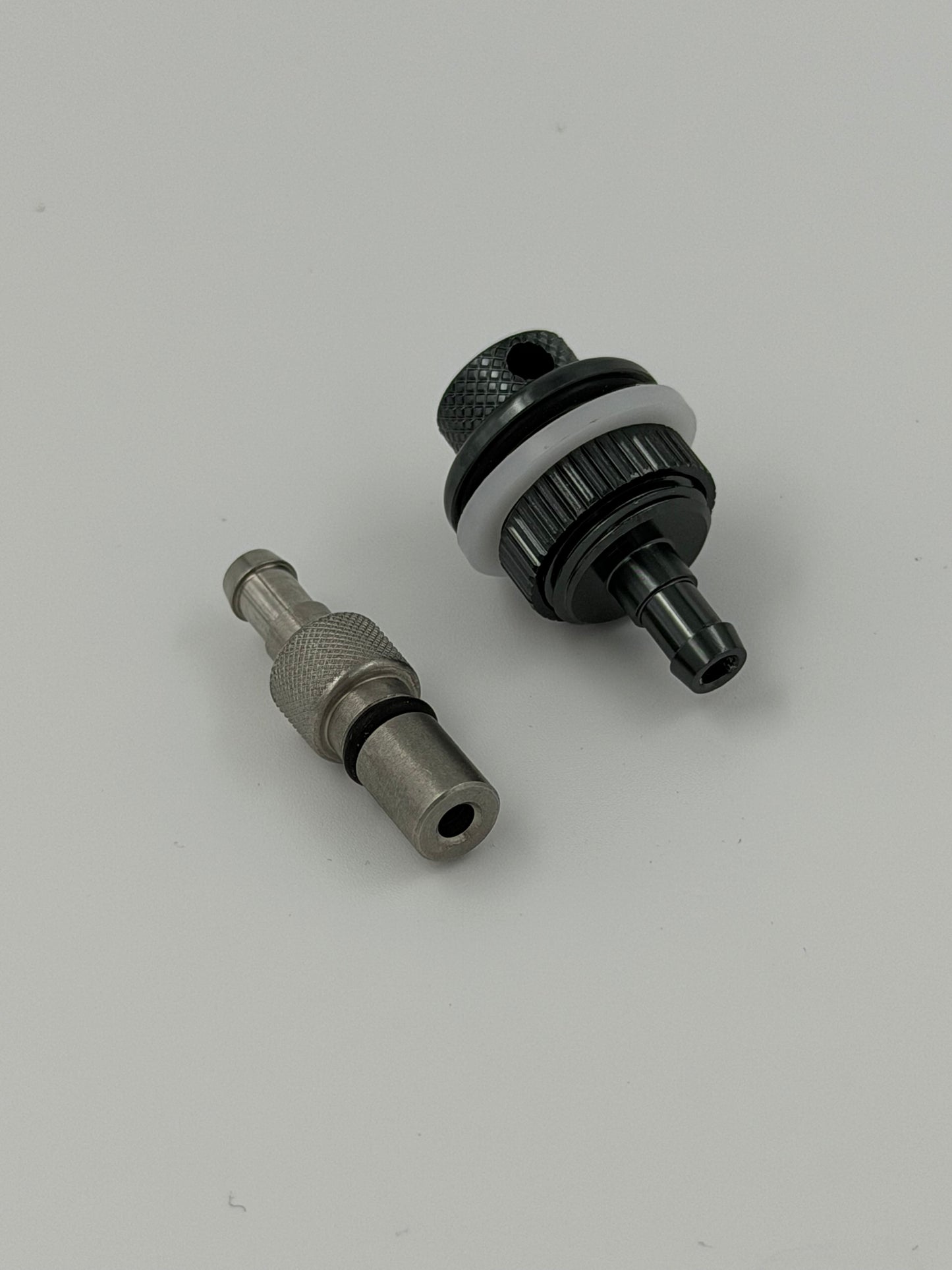 Fuselage vent kit assembly - including bung and taxi tank male fitting